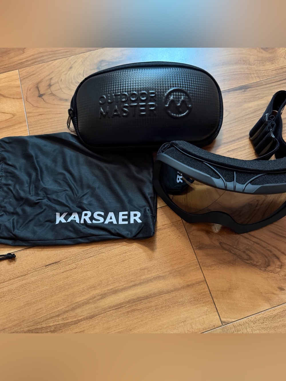 Black SKI Protective Goggles with Outdoor Master Case